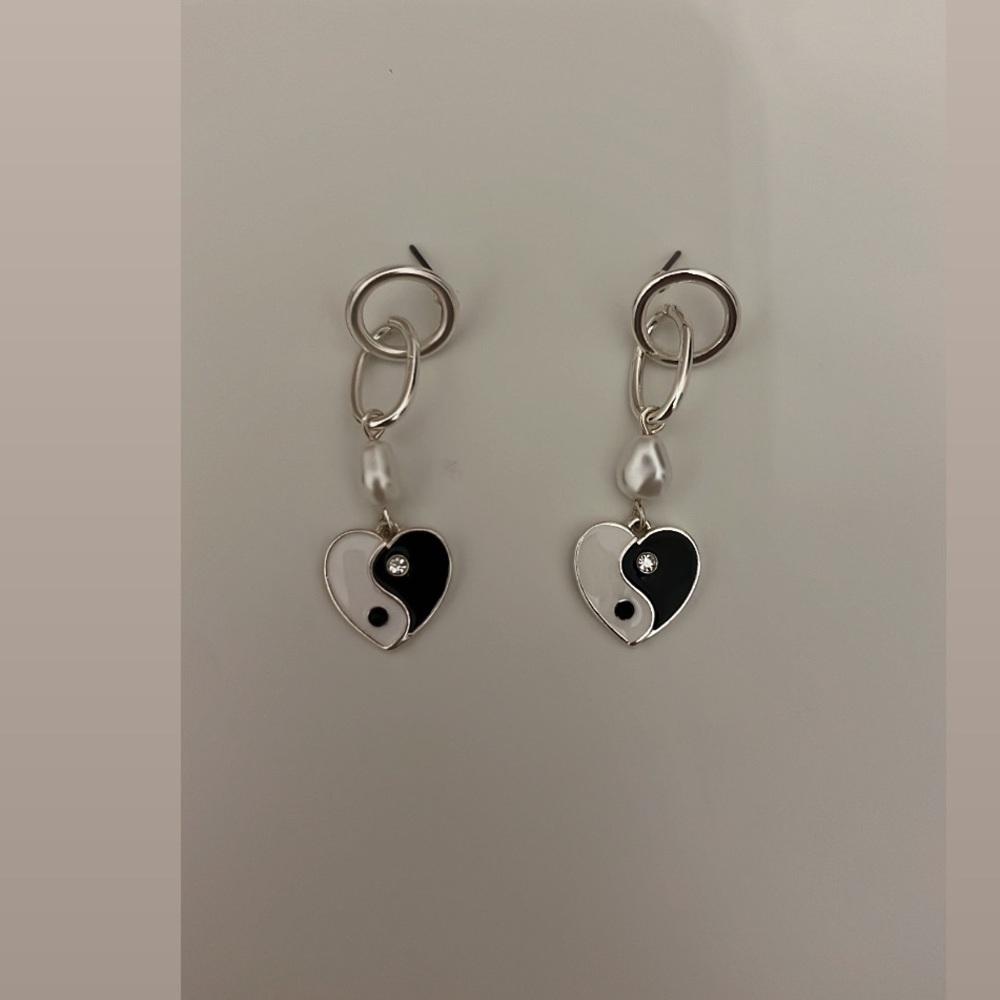 𝘺2𝘬 𝘦𝘢𝘳𝘳𝘪𝘯𝘨𝘴